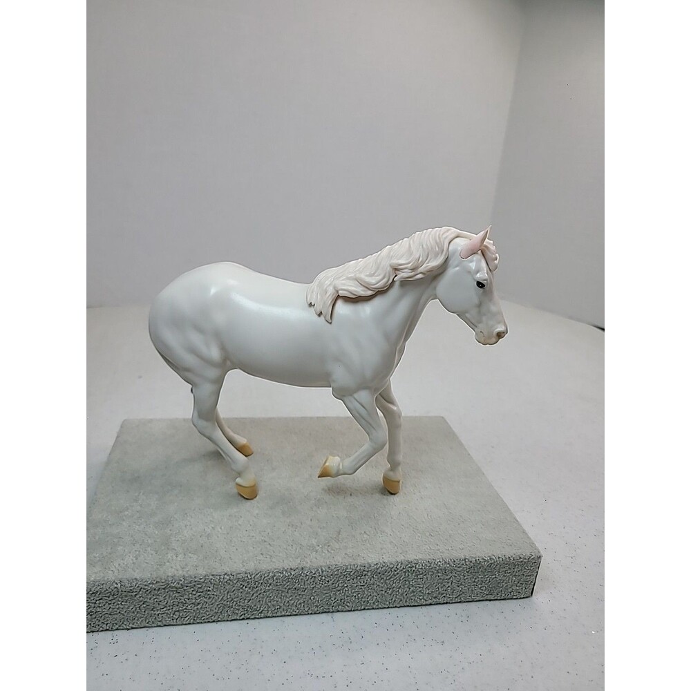 Breyer Traditional Model Horse White Flaw No Tail Vintage